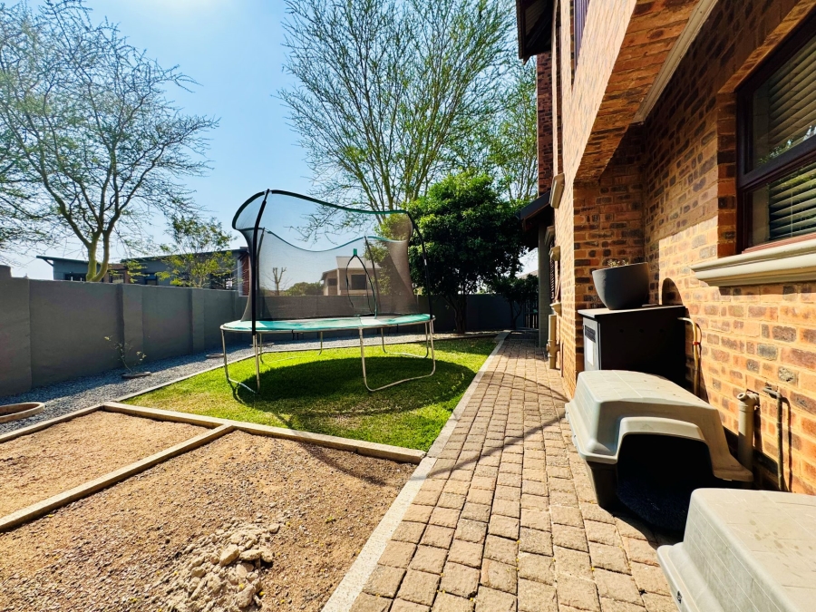 5 Bedroom Property for Sale in Zambezi Country Estate Gauteng