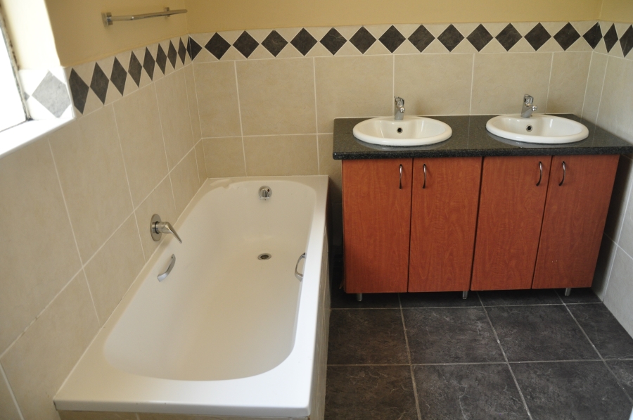 To Let 3 Bedroom Property for Rent in Kyalami Hills Gauteng