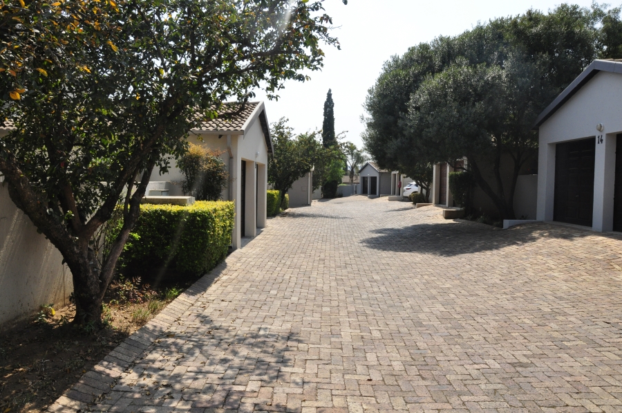 To Let 3 Bedroom Property for Rent in Kyalami Hills Gauteng