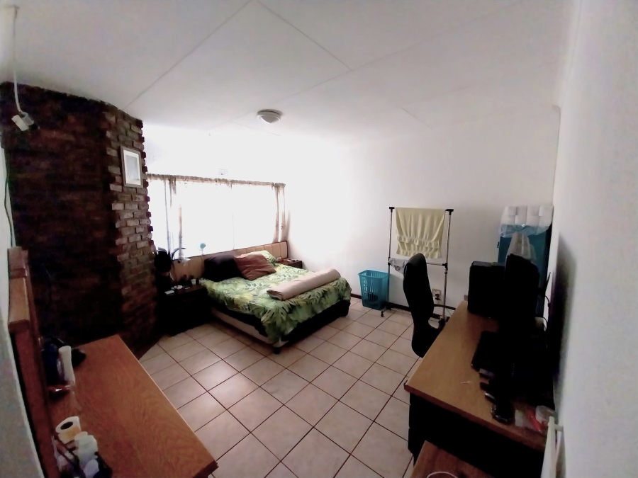 3 Bedroom Property for Sale in Brackendowns Gauteng