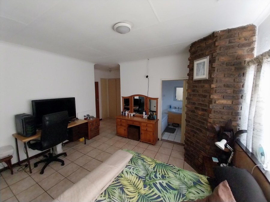 3 Bedroom Property for Sale in Brackendowns Gauteng