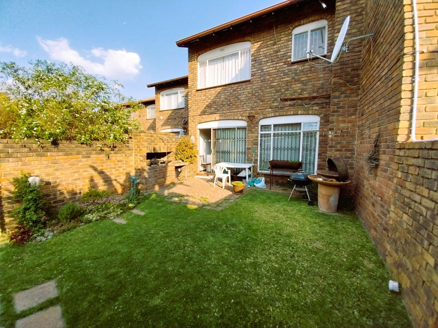 3 Bedroom Property for Sale in Brackendowns Gauteng