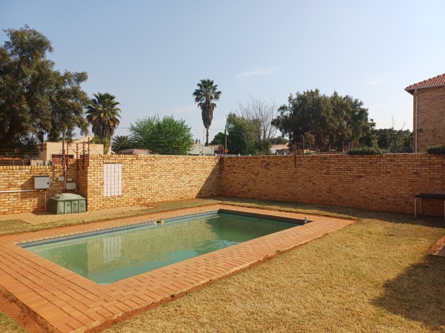 2 Bedroom Property for Sale in Randpoort Gauteng