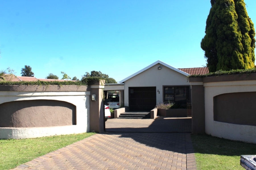 To Let 6 Bedroom Property for Rent in Mayberry Park Gauteng