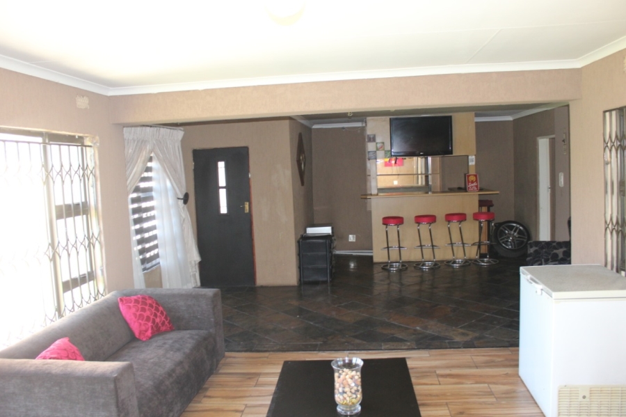 To Let 6 Bedroom Property for Rent in Mayberry Park Gauteng