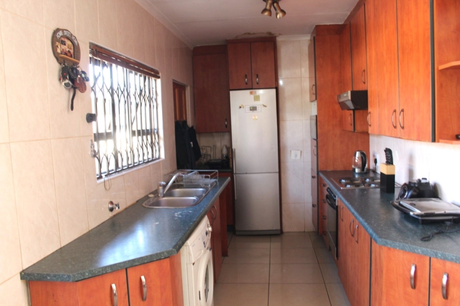 To Let 6 Bedroom Property for Rent in Mayberry Park Gauteng