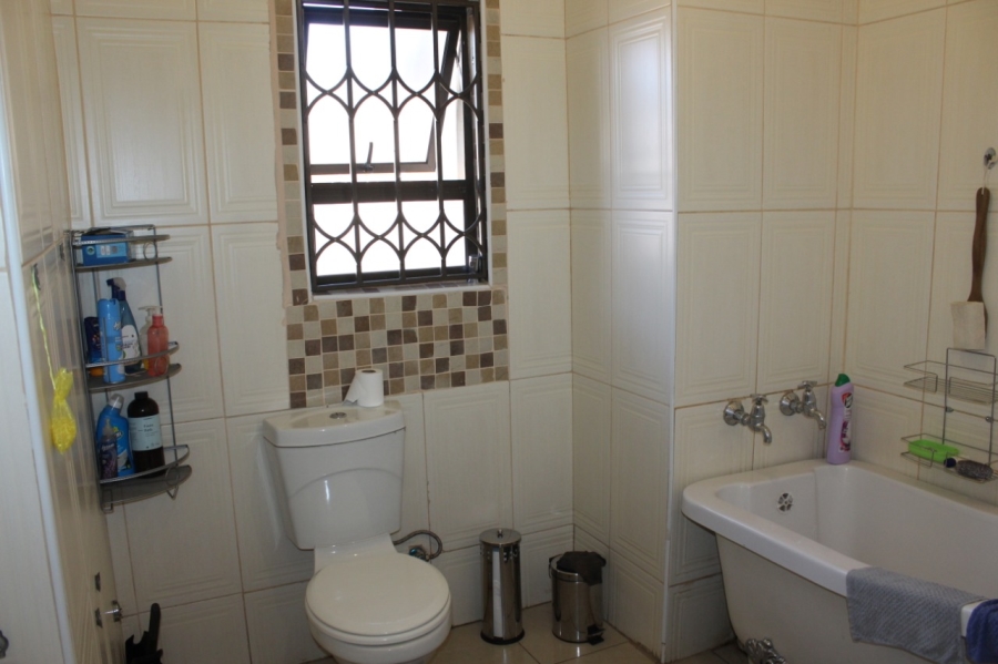 To Let 6 Bedroom Property for Rent in Mayberry Park Gauteng