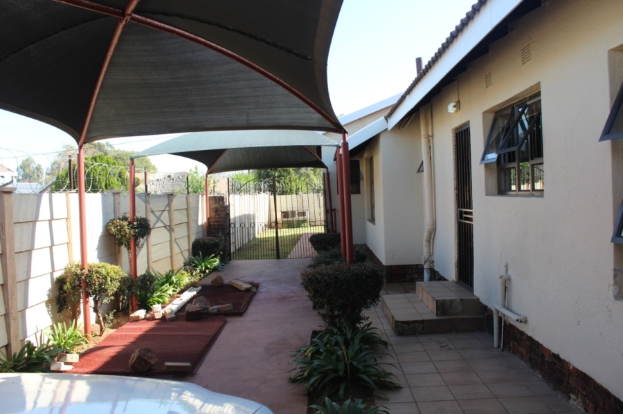 To Let 6 Bedroom Property for Rent in Mayberry Park Gauteng