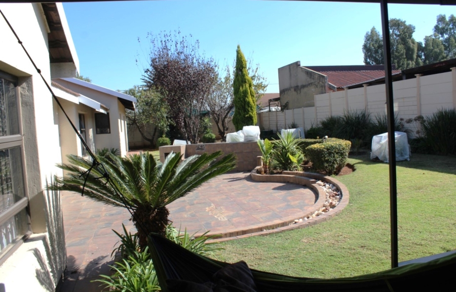 To Let 6 Bedroom Property for Rent in Mayberry Park Gauteng