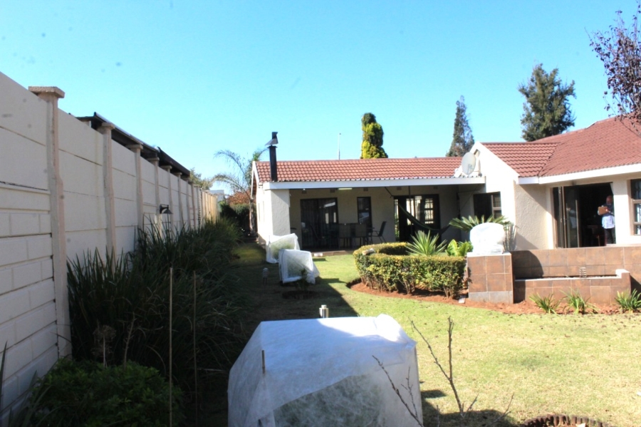 To Let 6 Bedroom Property for Rent in Mayberry Park Gauteng
