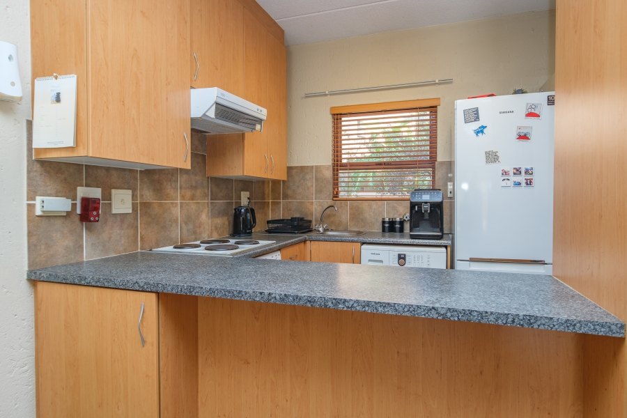 To Let 1 Bedroom Property for Rent in Lonehill Gauteng