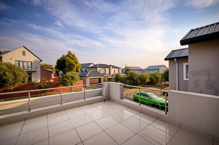 4 Bedroom Property for Sale in Waterfall Country Village Gauteng