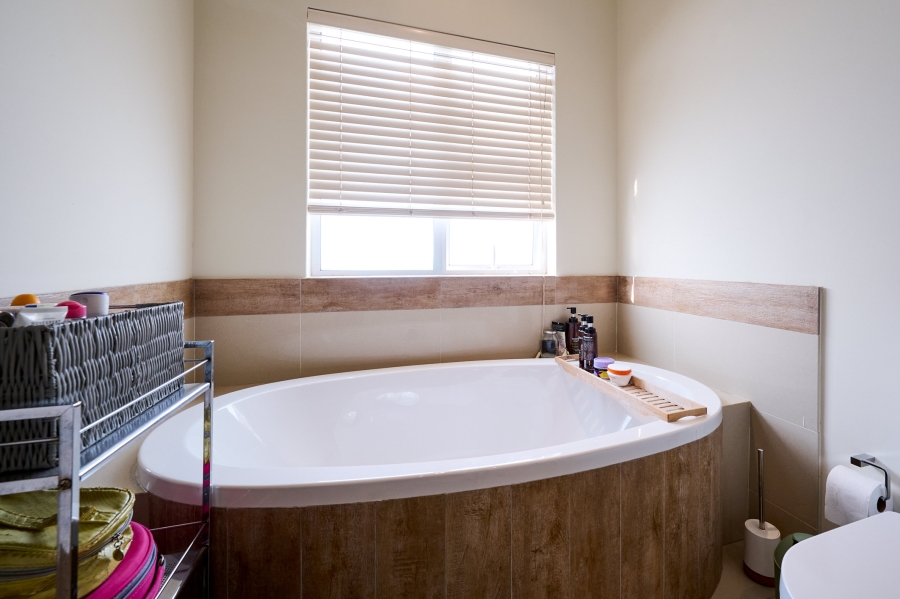 4 Bedroom Property for Sale in Waterfall Country Village Gauteng