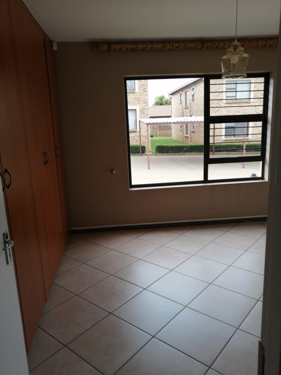 2 Bedroom Property for Sale in Randpoort Gauteng