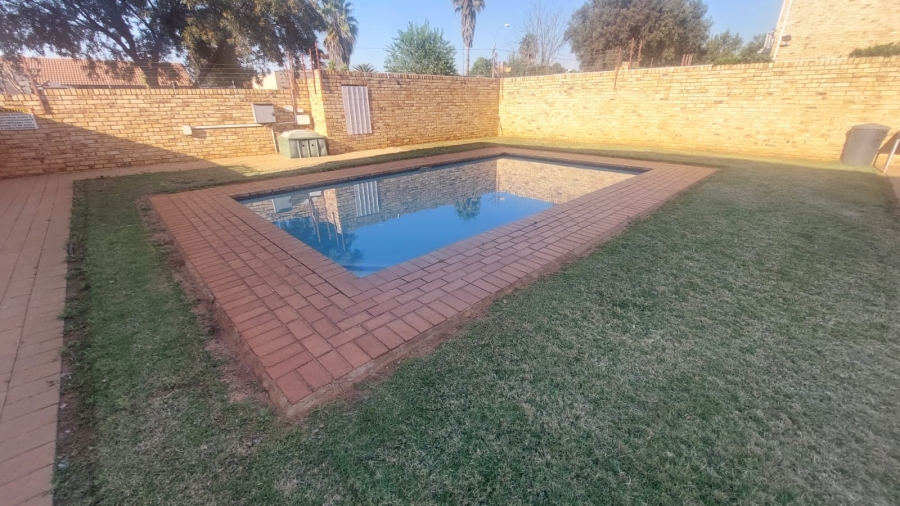 2 Bedroom Property for Sale in Randpoort Gauteng