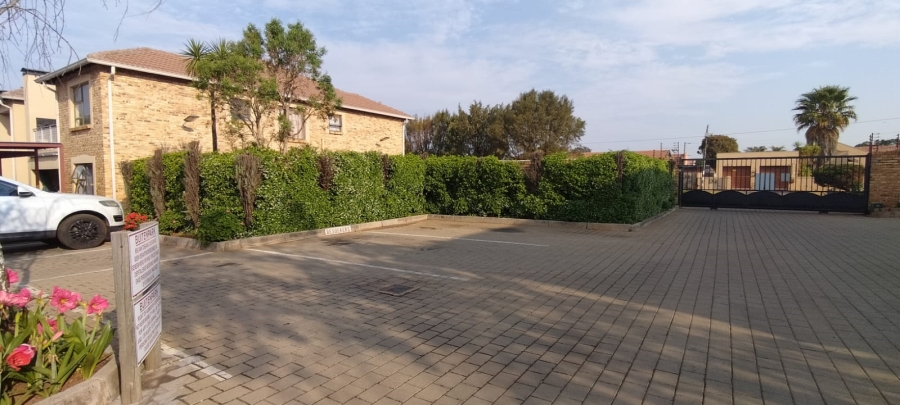 2 Bedroom Property for Sale in Randpoort Gauteng