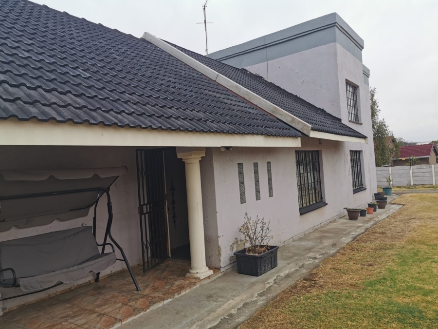 4 Bedroom Property for Sale in General Albertspark Gauteng