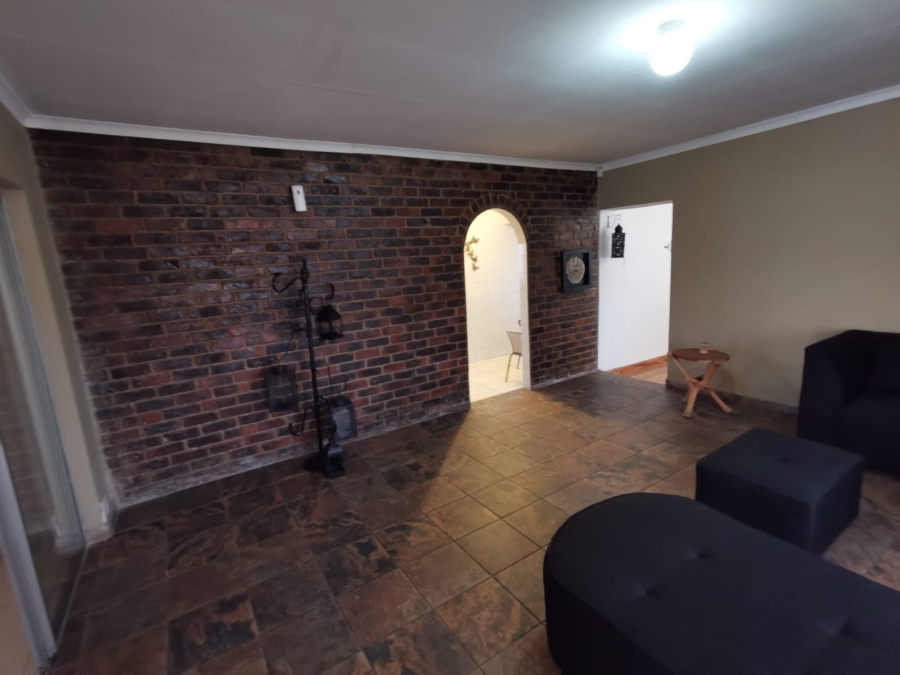 4 Bedroom Property for Sale in General Albertspark Gauteng