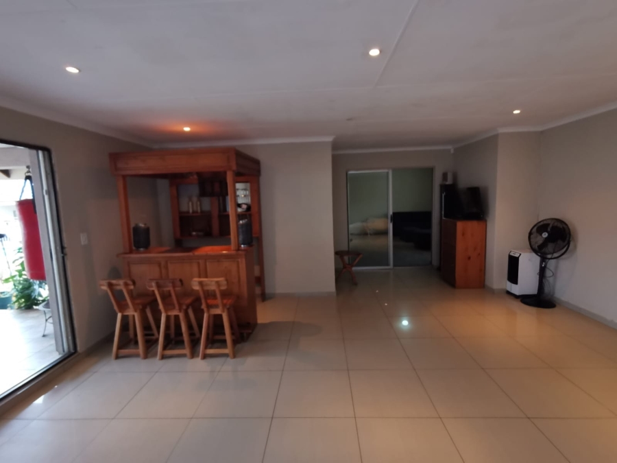 4 Bedroom Property for Sale in General Albertspark Gauteng