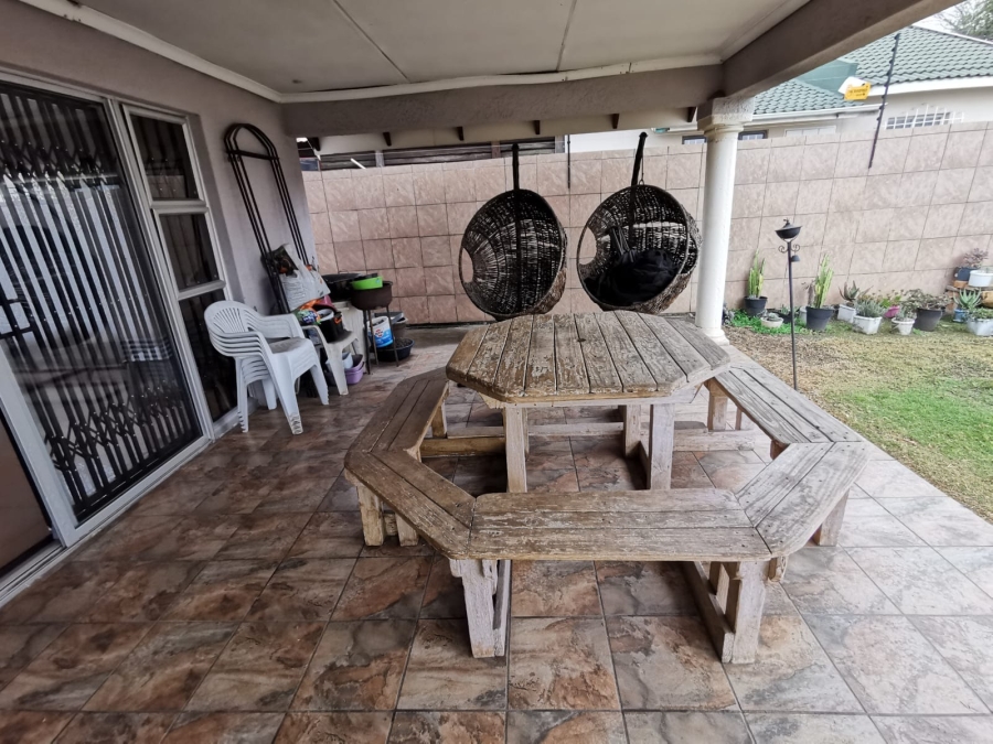 4 Bedroom Property for Sale in General Albertspark Gauteng