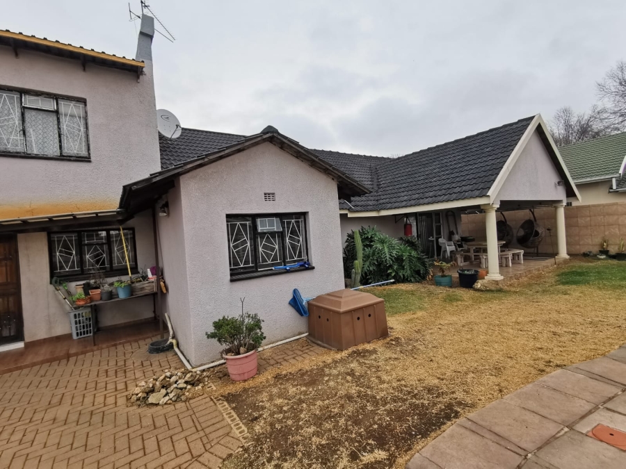 4 Bedroom Property for Sale in General Albertspark Gauteng