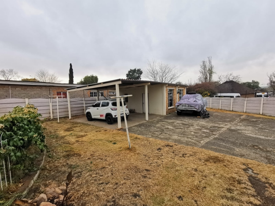 4 Bedroom Property for Sale in General Albertspark Gauteng
