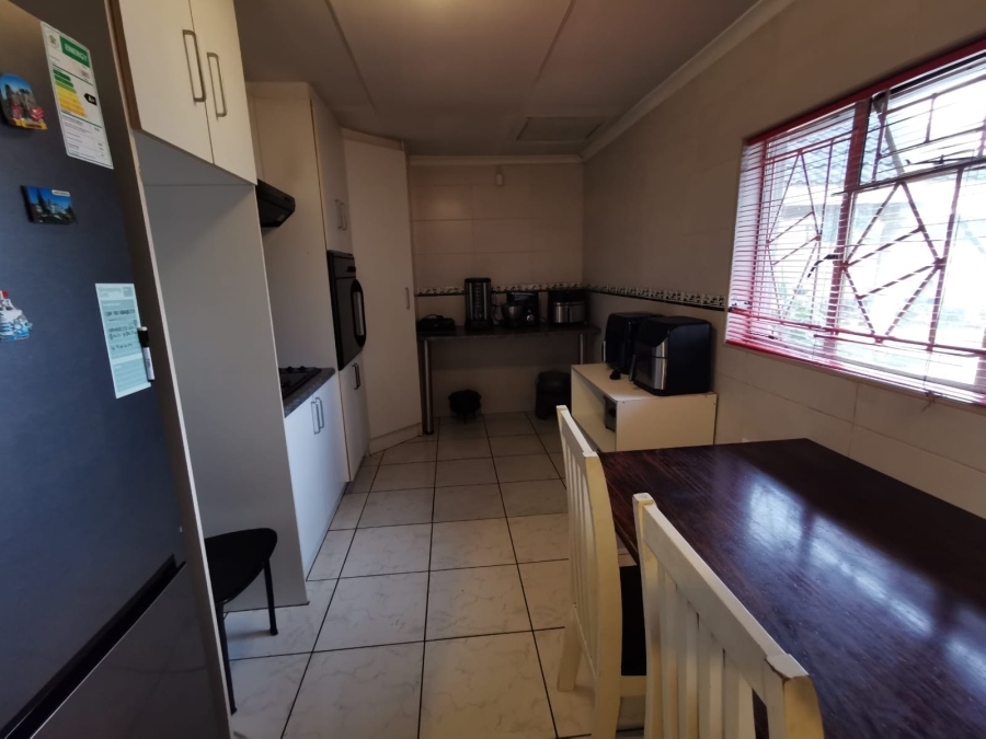 4 Bedroom Property for Sale in General Albertspark Gauteng