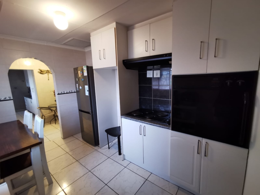 4 Bedroom Property for Sale in General Albertspark Gauteng