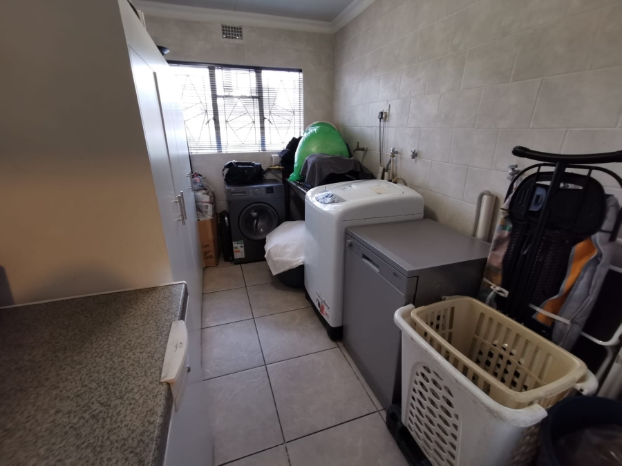 4 Bedroom Property for Sale in General Albertspark Gauteng