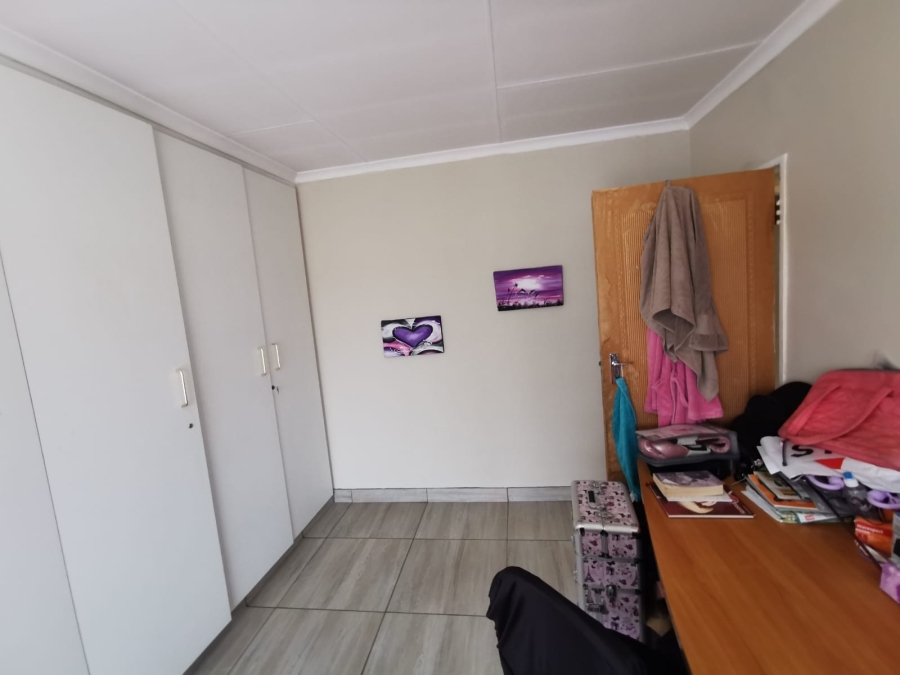 4 Bedroom Property for Sale in General Albertspark Gauteng
