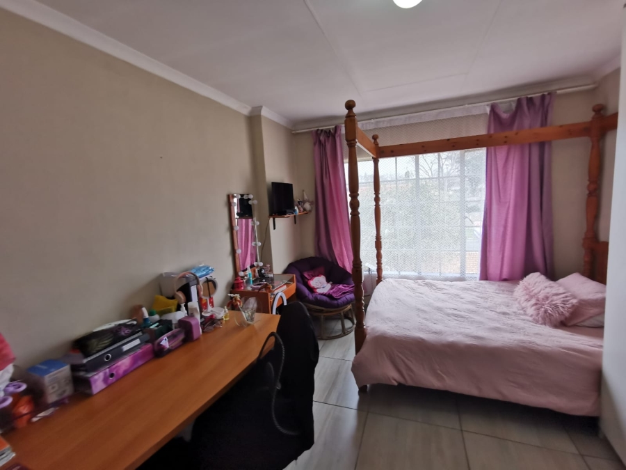 4 Bedroom Property for Sale in General Albertspark Gauteng
