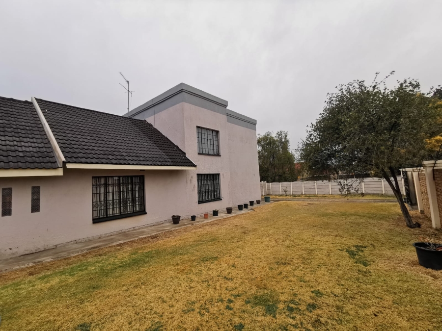 4 Bedroom Property for Sale in General Albertspark Gauteng