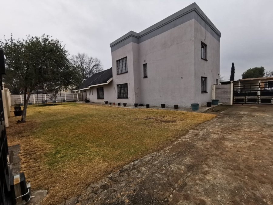 4 Bedroom Property for Sale in General Albertspark Gauteng