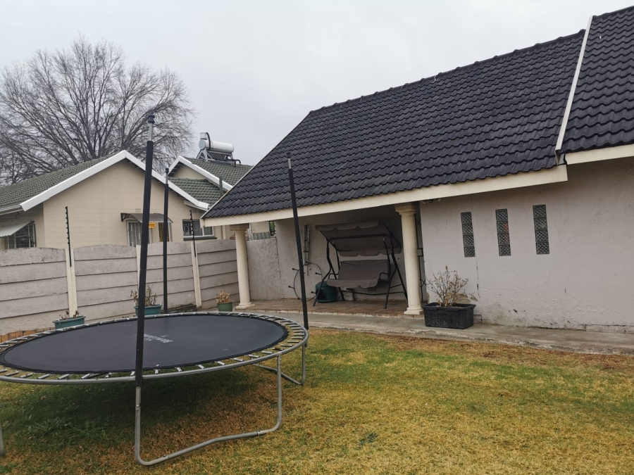 4 Bedroom Property for Sale in General Albertspark Gauteng