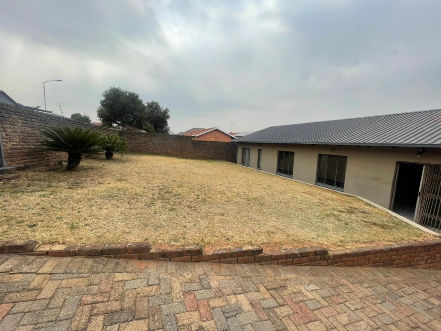 4 Bedroom Property for Sale in Lindhaven Gauteng