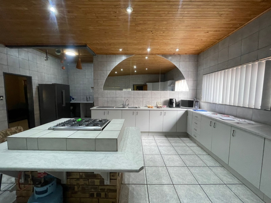 4 Bedroom Property for Sale in Lindhaven Gauteng