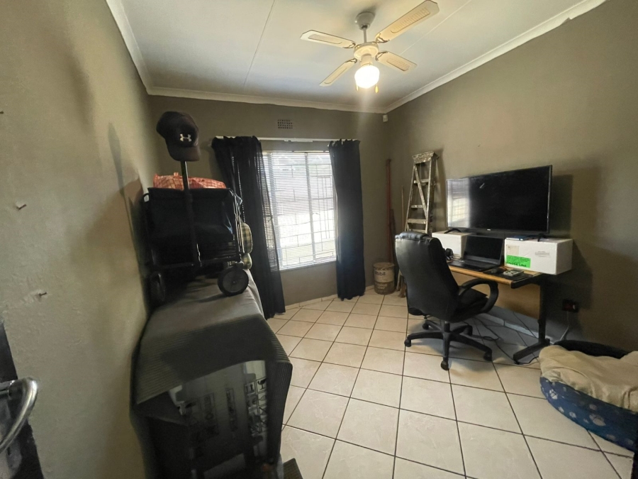 4 Bedroom Property for Sale in Lindhaven Gauteng