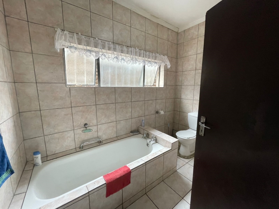 4 Bedroom Property for Sale in Lindhaven Gauteng