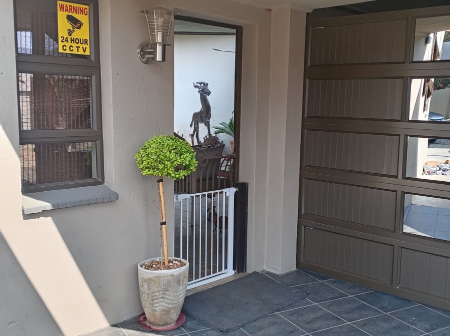3 Bedroom Property for Sale in Strubenvale Gauteng