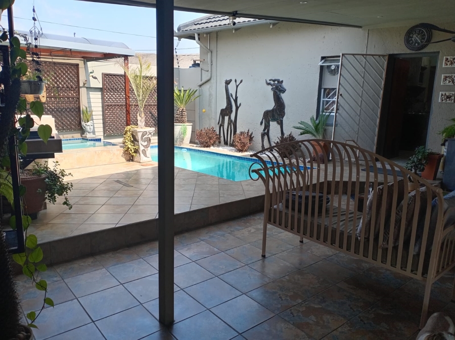 3 Bedroom Property for Sale in Strubenvale Gauteng