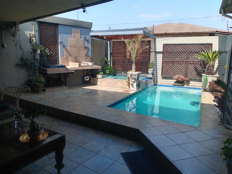 3 Bedroom Property for Sale in Strubenvale Gauteng