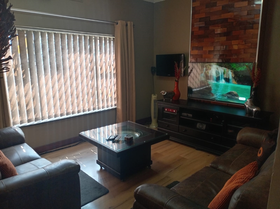 3 Bedroom Property for Sale in Strubenvale Gauteng