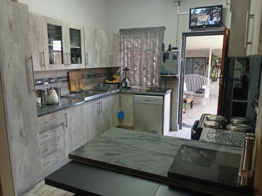 3 Bedroom Property for Sale in Strubenvale Gauteng