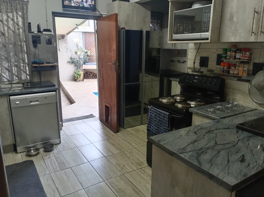3 Bedroom Property for Sale in Strubenvale Gauteng