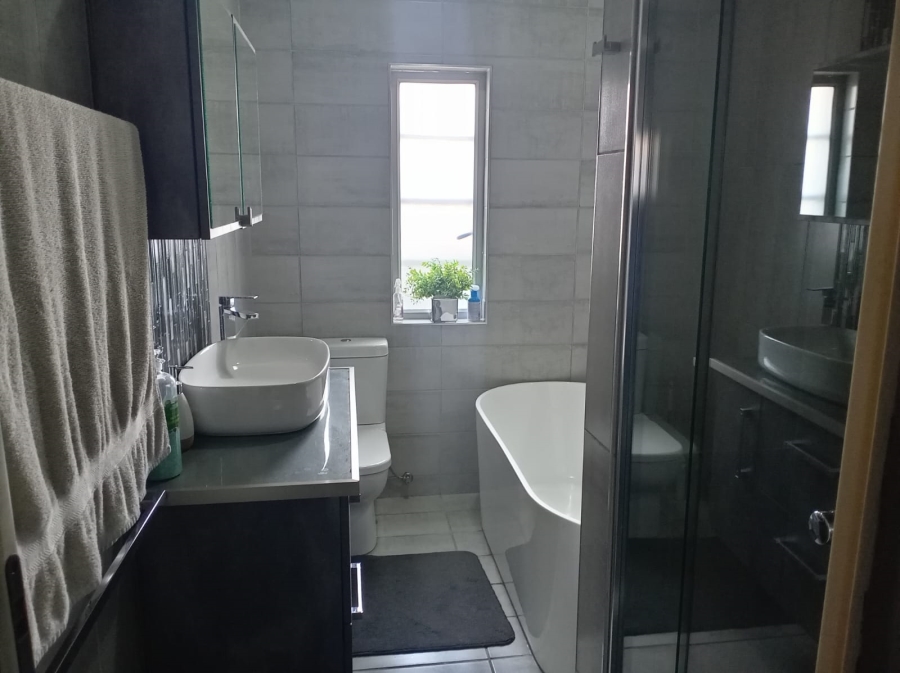 3 Bedroom Property for Sale in Strubenvale Gauteng