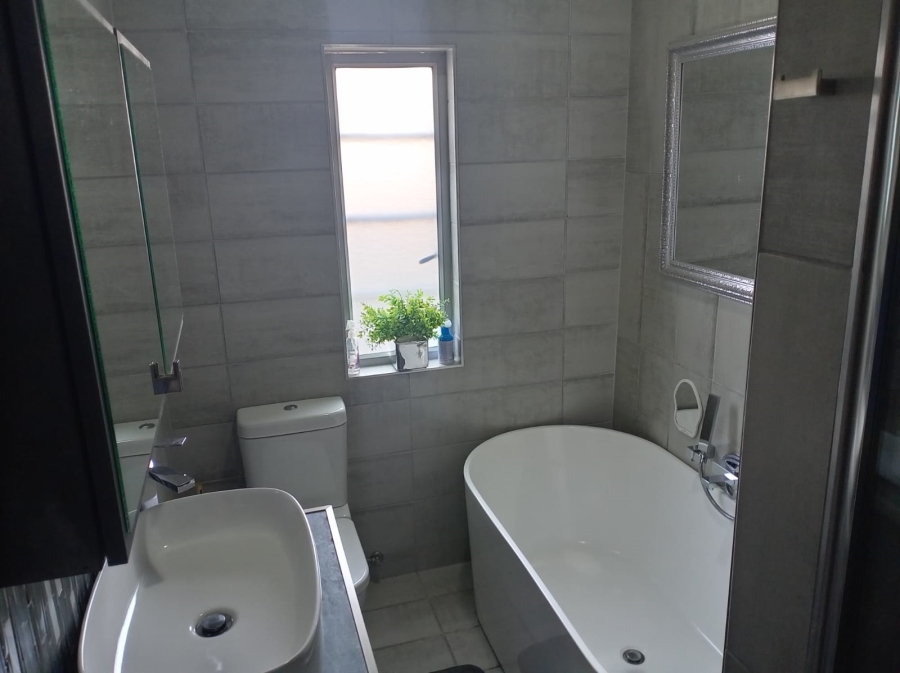3 Bedroom Property for Sale in Strubenvale Gauteng