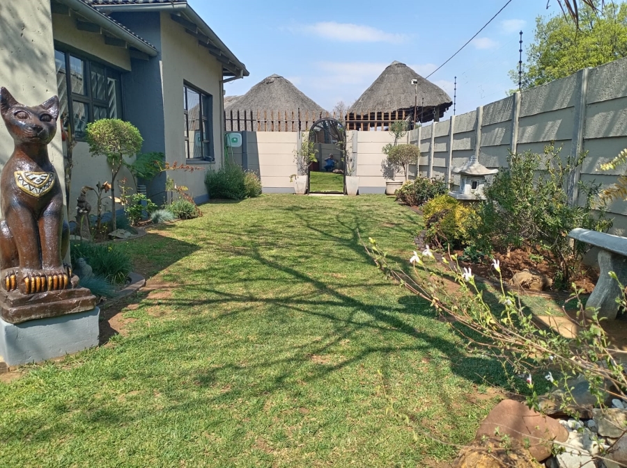 3 Bedroom Property for Sale in Strubenvale Gauteng