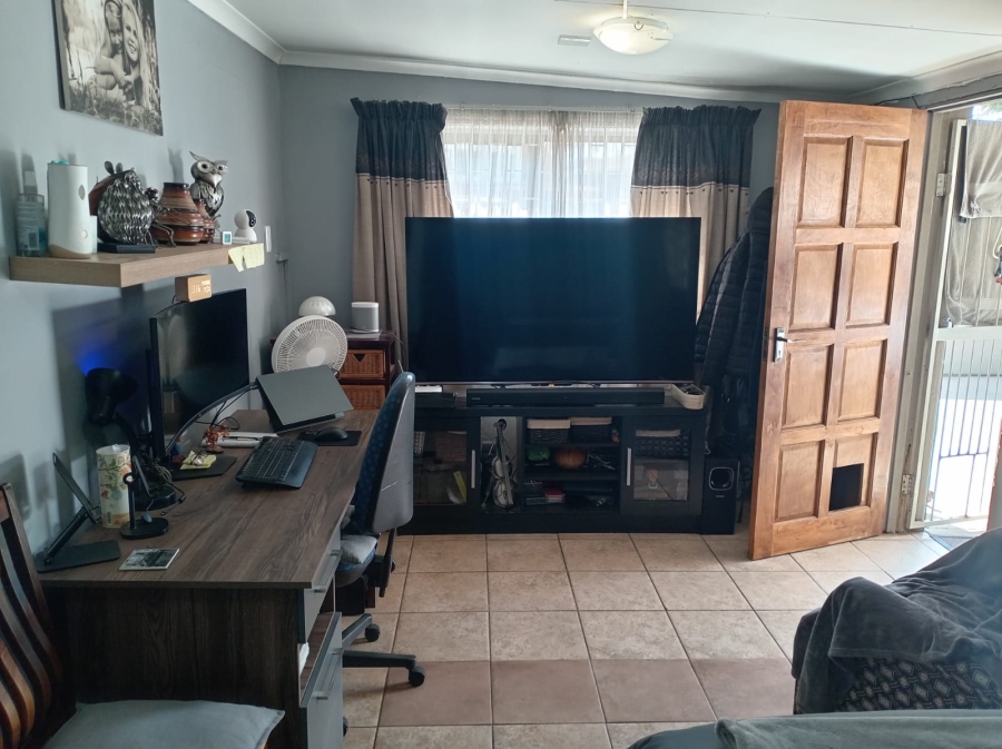 3 Bedroom Property for Sale in Strubenvale Gauteng
