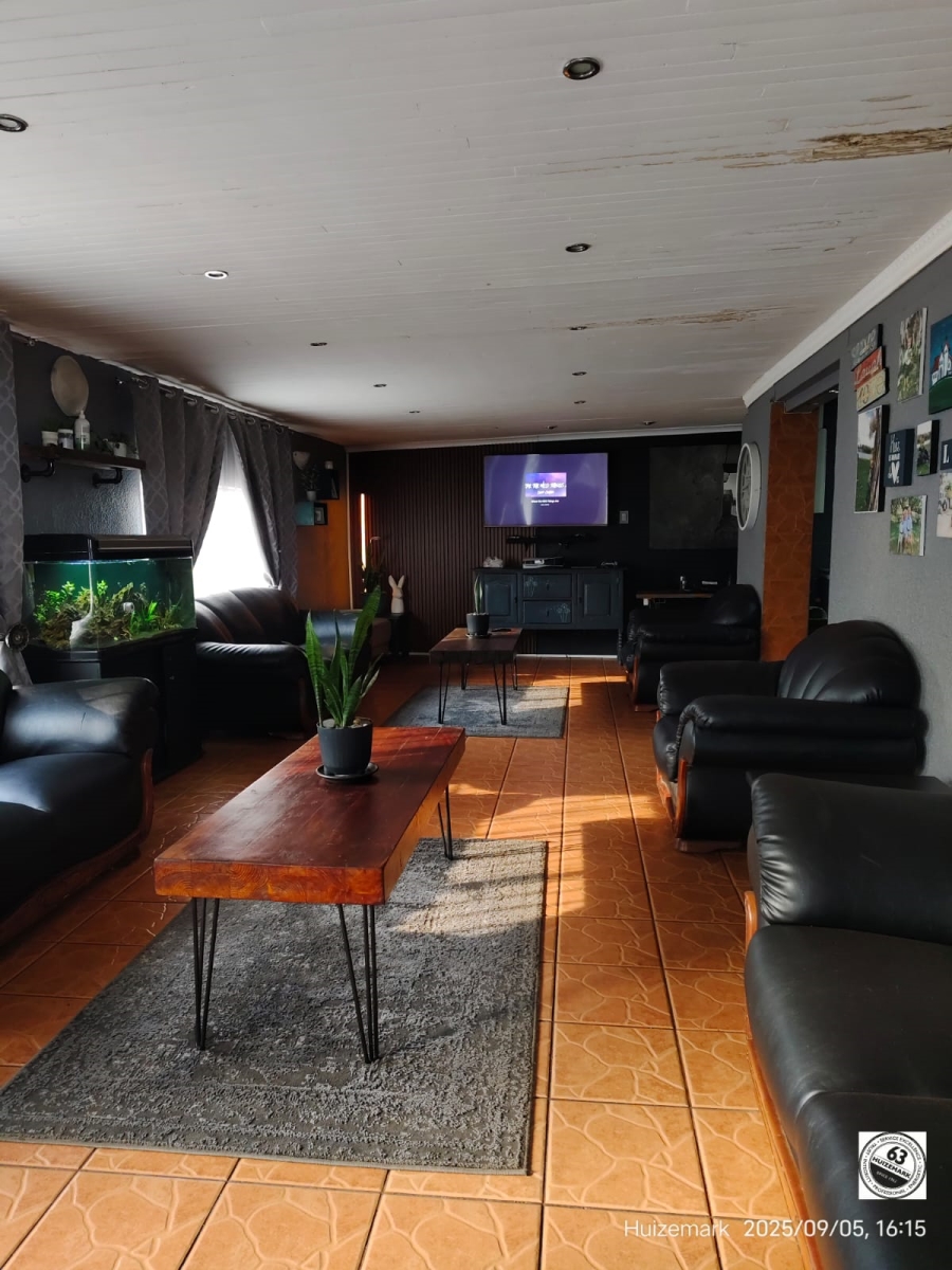 4 Bedroom Property for Sale in Vanderbijlpark Cw 6 Gauteng
