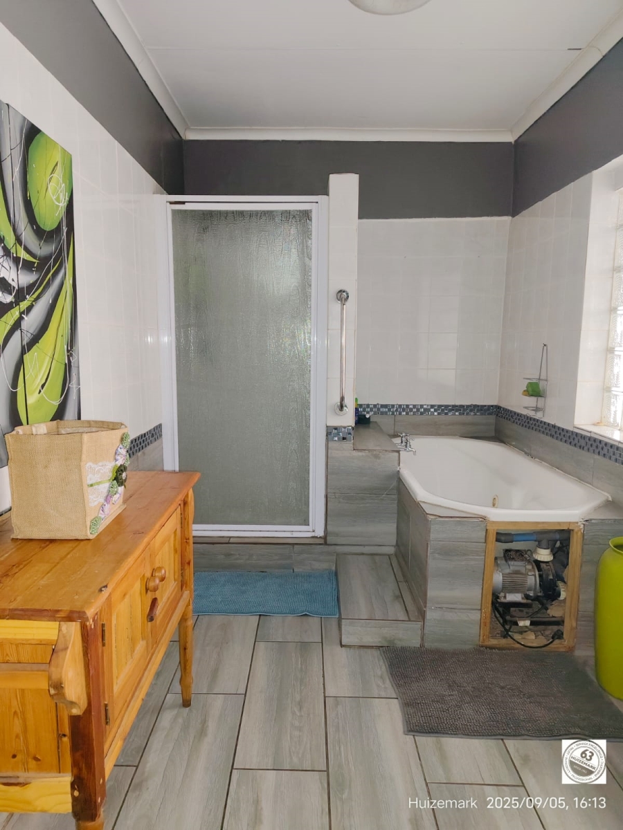 4 Bedroom Property for Sale in Vanderbijlpark Cw 6 Gauteng